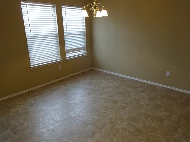 1409 Ashview Cir — Photo 5