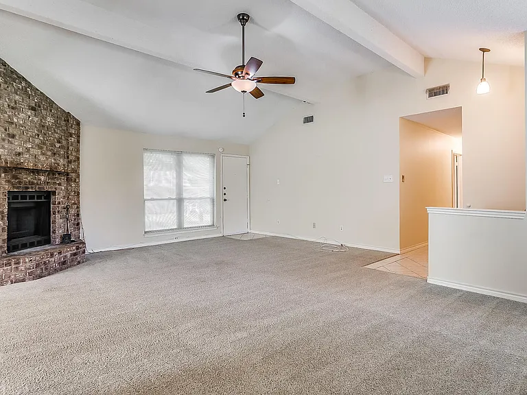 808 Sandhurst Dr — Photo 6