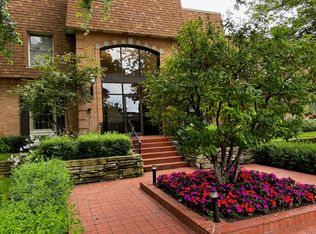 1230 Park Ave #211, Highland Park, IL 60035