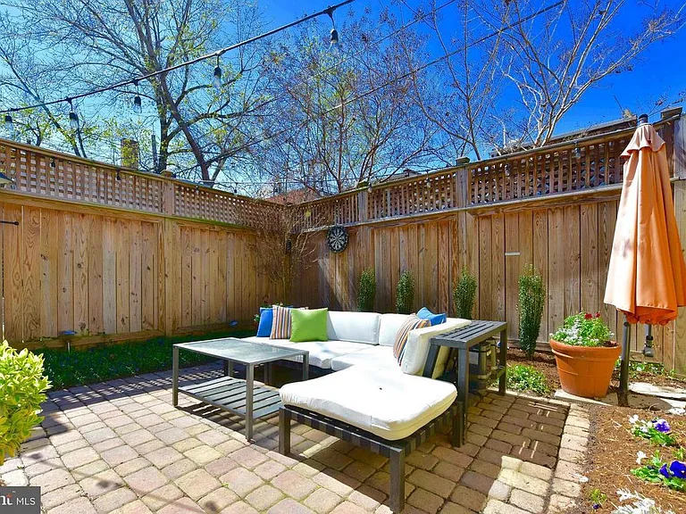 1916 9th St NW #1 — Photo 9