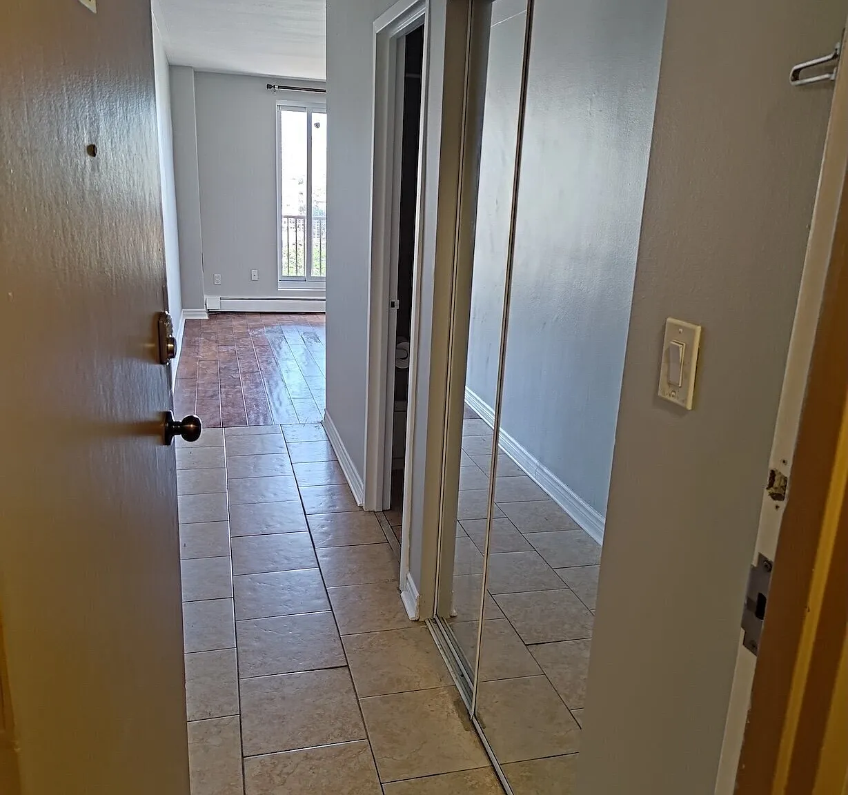 **Centrally Located 1 Bedroom Condo in The Crofts** — Photo 1