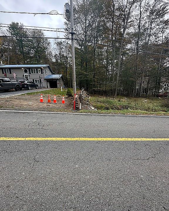 2nd image of 2157 Rosemont Dr