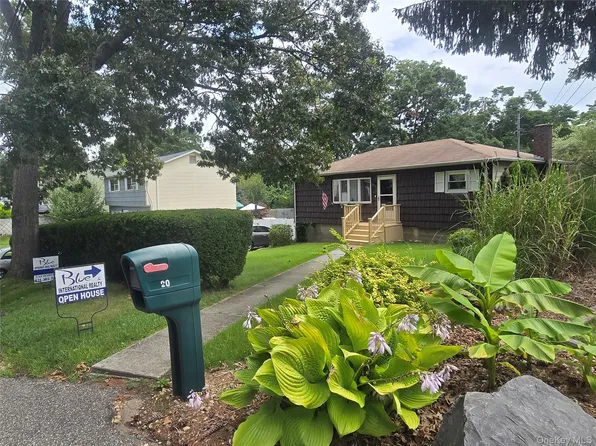 20 Birch Avenue, Farmingville, NY 11738