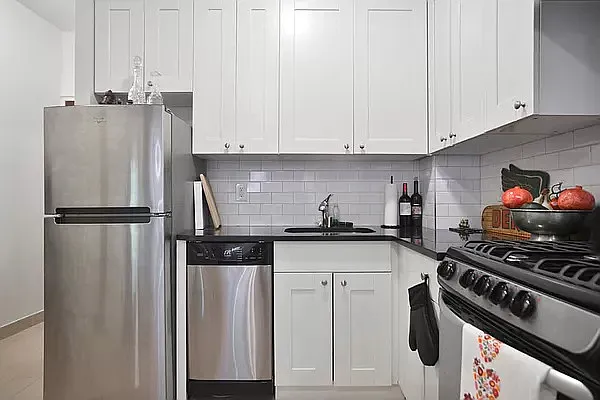 Rented by Charney Real Estate LLC | media 22