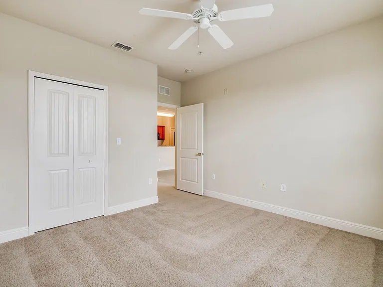 Victoria Park Apartments — Photo 25
