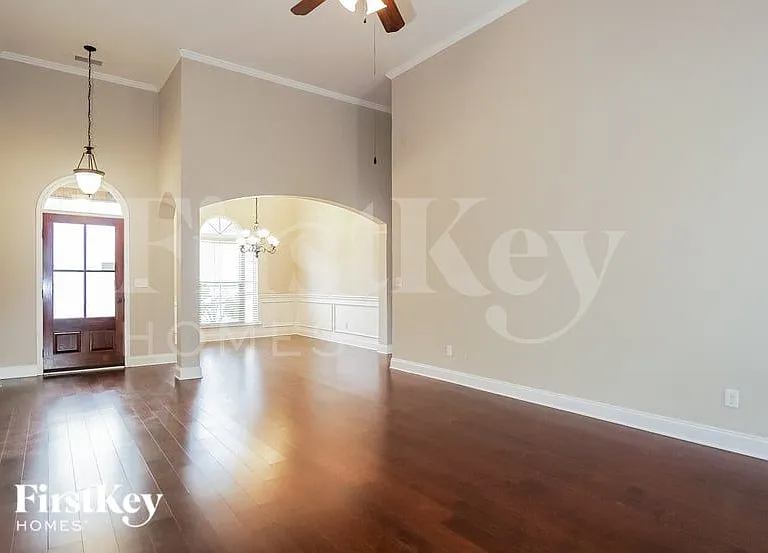 1012 Pilgrim Ln — Photo 4
