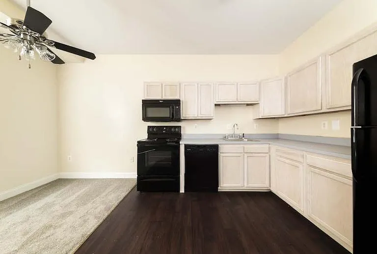 CECIL APARTMENTS — Photo 14