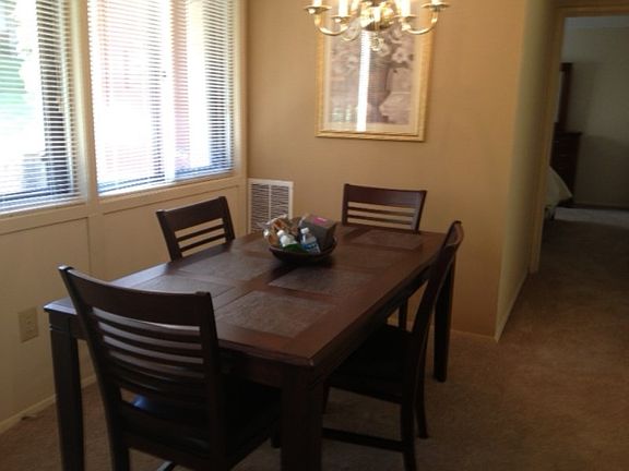 5th image of 55 Manor Dr