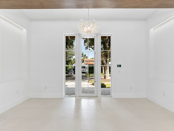 4th image of 420 Barbarossa Avenue