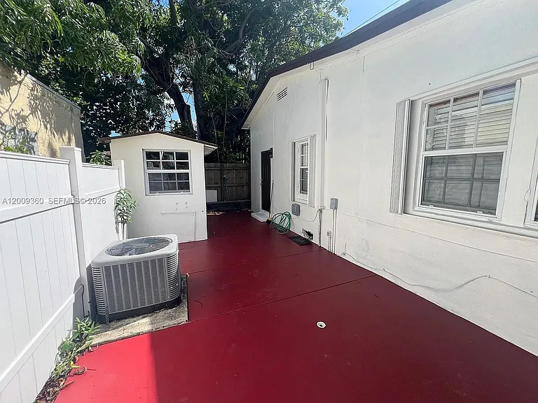 2544 SW 20th St — Photo 25