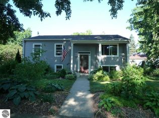 107 N 3rd St, Shepherd, MI 48883