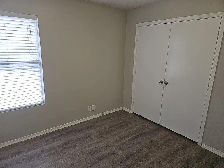 912 Seven Oaks Blvd — Photo 18