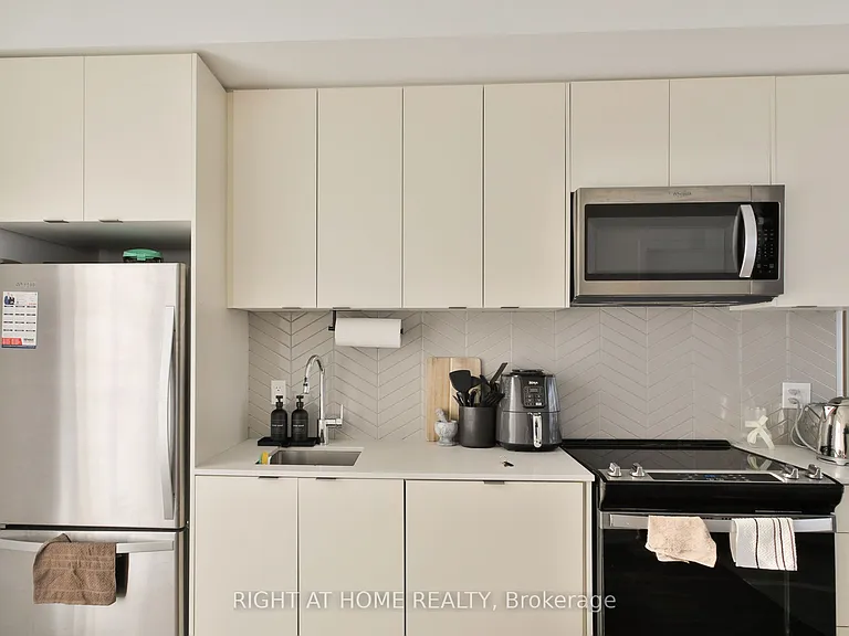 1612 Charles St #428 — Photo 24