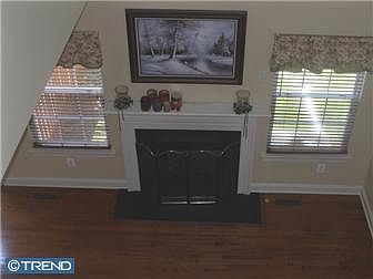 Family room w/vaulted ceiling