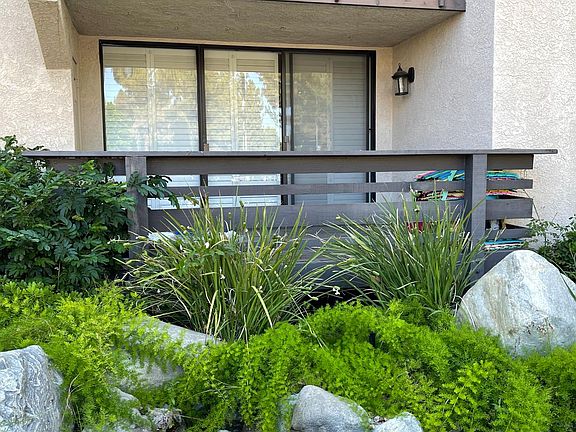 4th image of 5711 Owensmouth Ave Unit 100