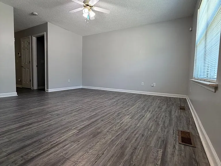3332 Pinewood Ave — Photo 2