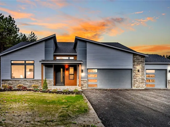 4546 Hollyshire Way, Clay, NY 13041