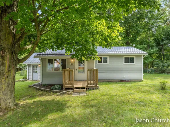 170 Saint Johns St, Freeport, MI 49325