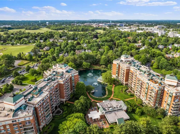 100 Hilton Avenue #412 E, Garden City, NY 11530