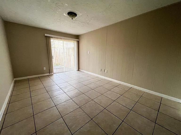 6736 W Fuqua Dr — Photo 10