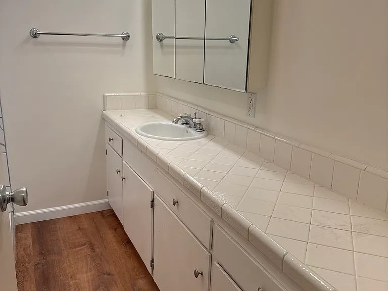 1280 S Barrington Ave #10 — Photo 16