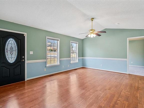 3rd image of 2110 Smith St