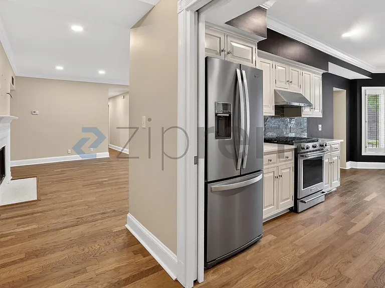 3638 Peachtree Rd NE #206 — Photo 3