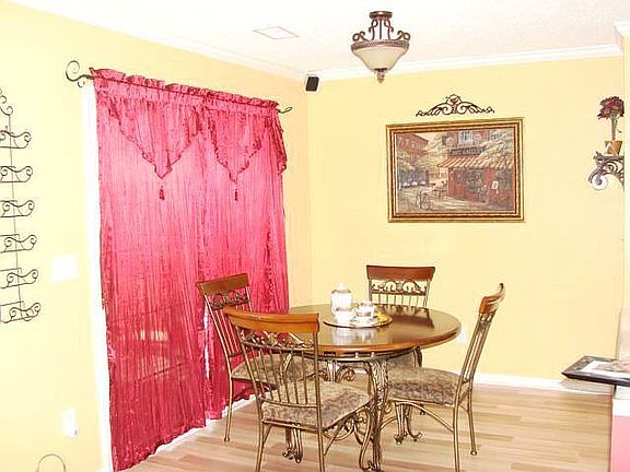 Dinette Area Near Kitchen