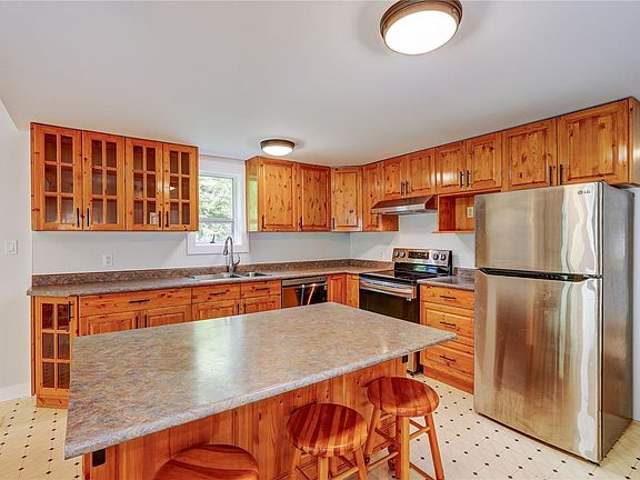 4th image of 9486 Chemainus Rd