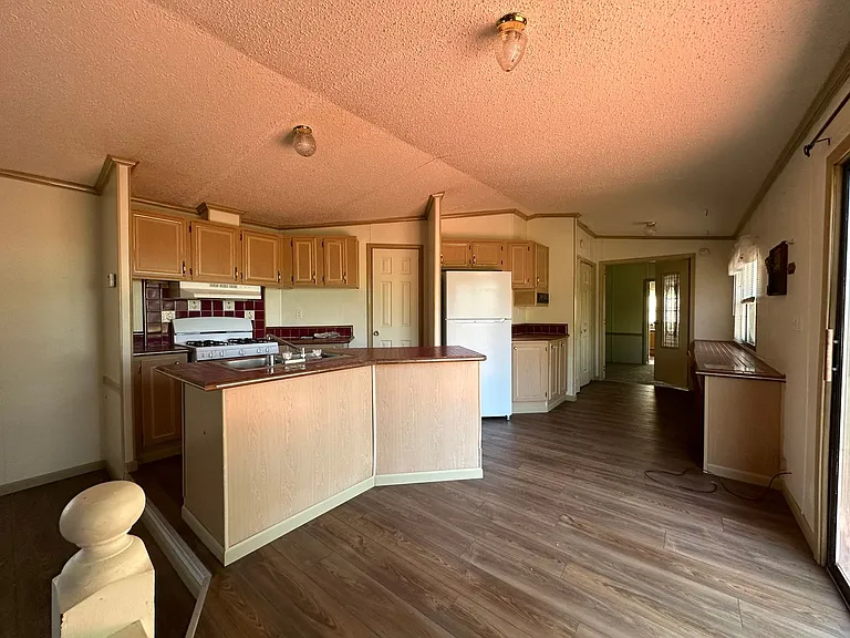 1112 S Broadway Ave — Photo 5