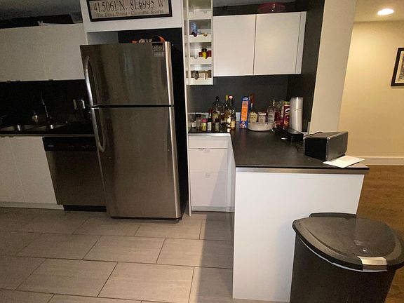 4th image of 425 W Wellington Ave #1
