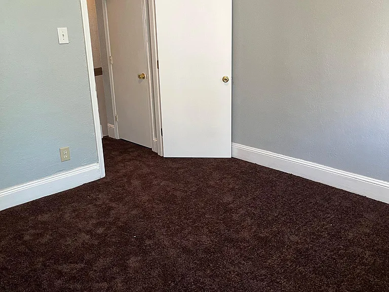 2339 N Gratz St — Photo 15