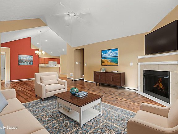 3rd image of 9201 Royal Oak Ln