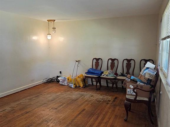 4th image of 504 Mount Pleasant Rd