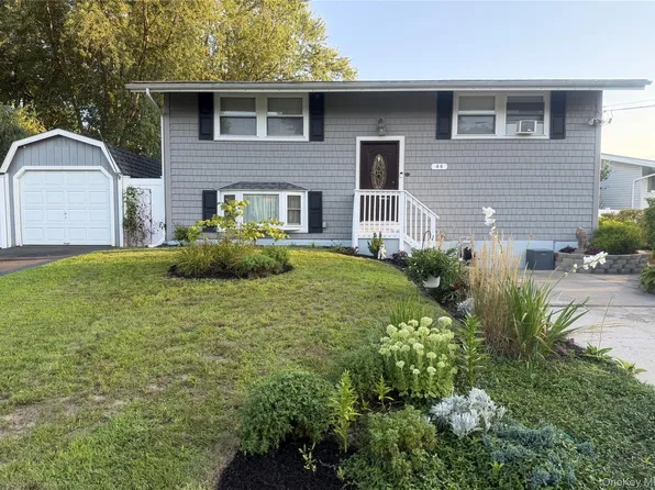 44 Buckskin Lane, Selden, NY 11784