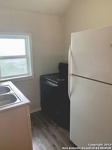 Studio, 1.0 bath, 400 sqft, $635 — Photo 2