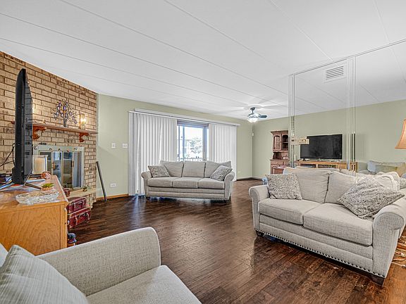 3rd image of 15702 Foxbend Ct APT 1N