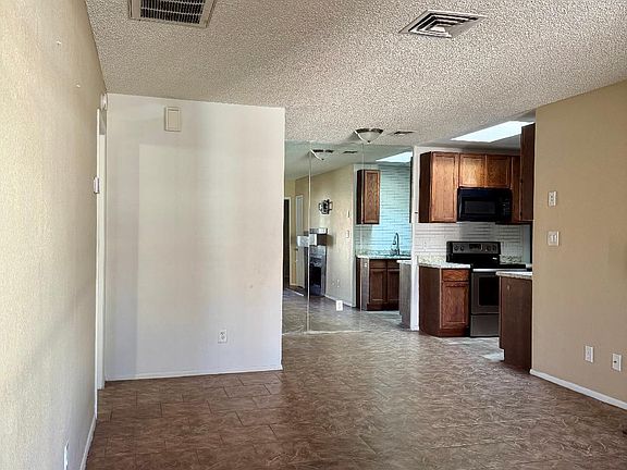 3rd image of 9020 W HIGHLAND Avenue #122