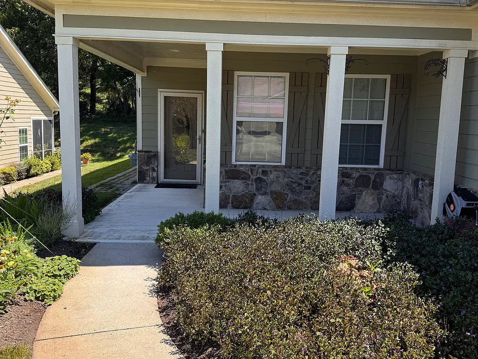 4516 Forsythia Way