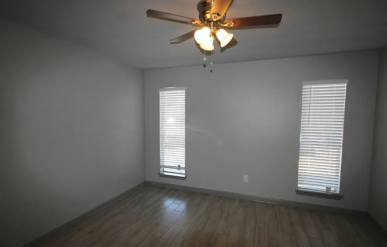 1460 Monroe Ave — Photo 7