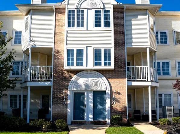 150 Naomi Ct, Levittown, PA 19057