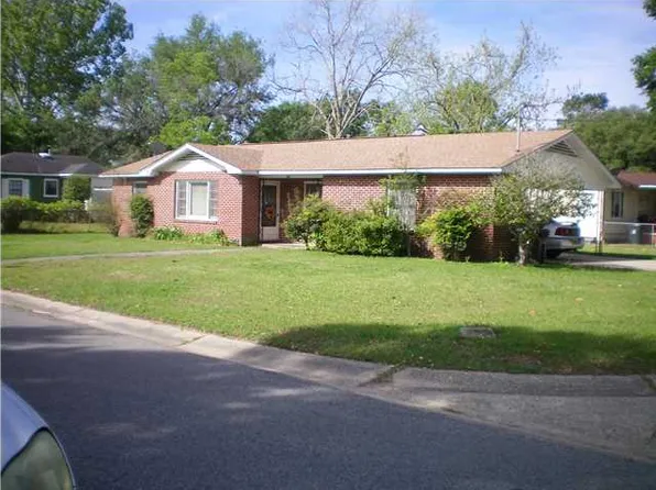 605 Townsend Cir, Chickasaw, AL 36611
