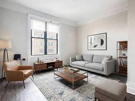 2841 Broadway