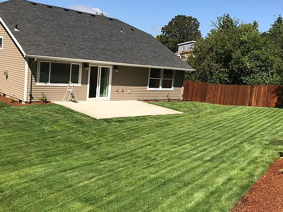 Fenced rear yard