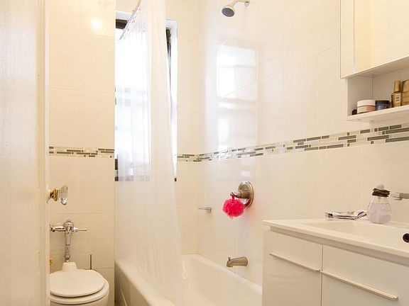 4th image of 145 W 71st St APT 7F