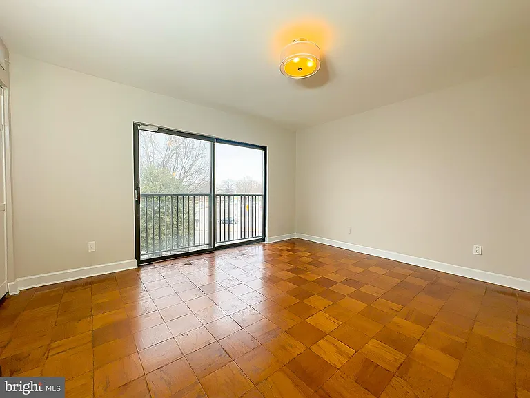 6 Monroe St #301 — Photo 9