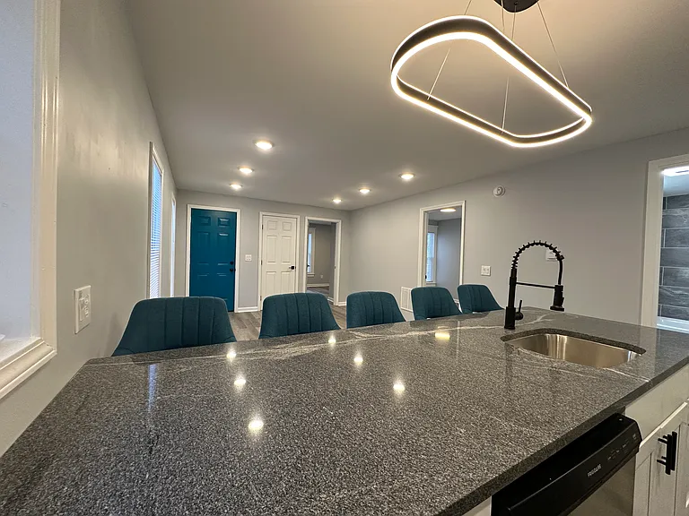 127 Henderson St #2 — Photo 38