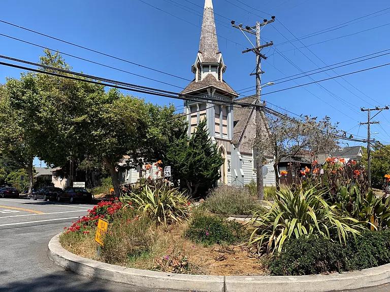 9th and Hearst corner, close to 4th street shops!