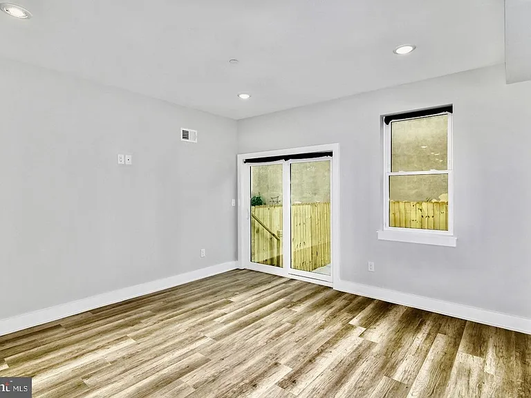 Brand New Luxury Apartments — Photo 13