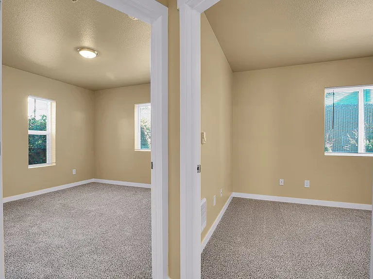 Live the South Salem Lifestyle: Walkable city, beautiful nature, endless possibilities. — Photo 59
